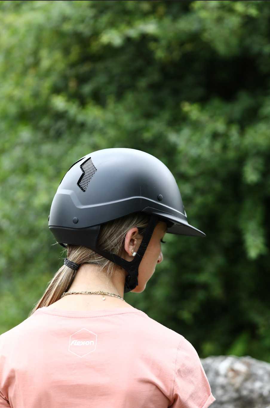 Flex-on Armet Paardrijhelm Dark Angel Zwart Polo Klep Zwarte Kinband