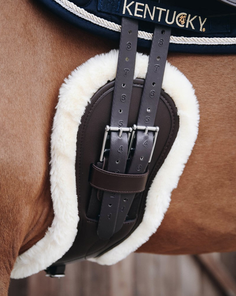 Kentucky Horsewear anatomische dressuursingel met wol - equi-exclusive